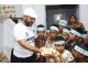 AGHA TAREQ - SERVIÇOS HUMANITÁRIOS - Distributed Food to the poorest needy childern who are getting free education  " Street To School " City Karachi, Pakistan Curtir Curtir Amei Haha Uau Triste Grr Compa